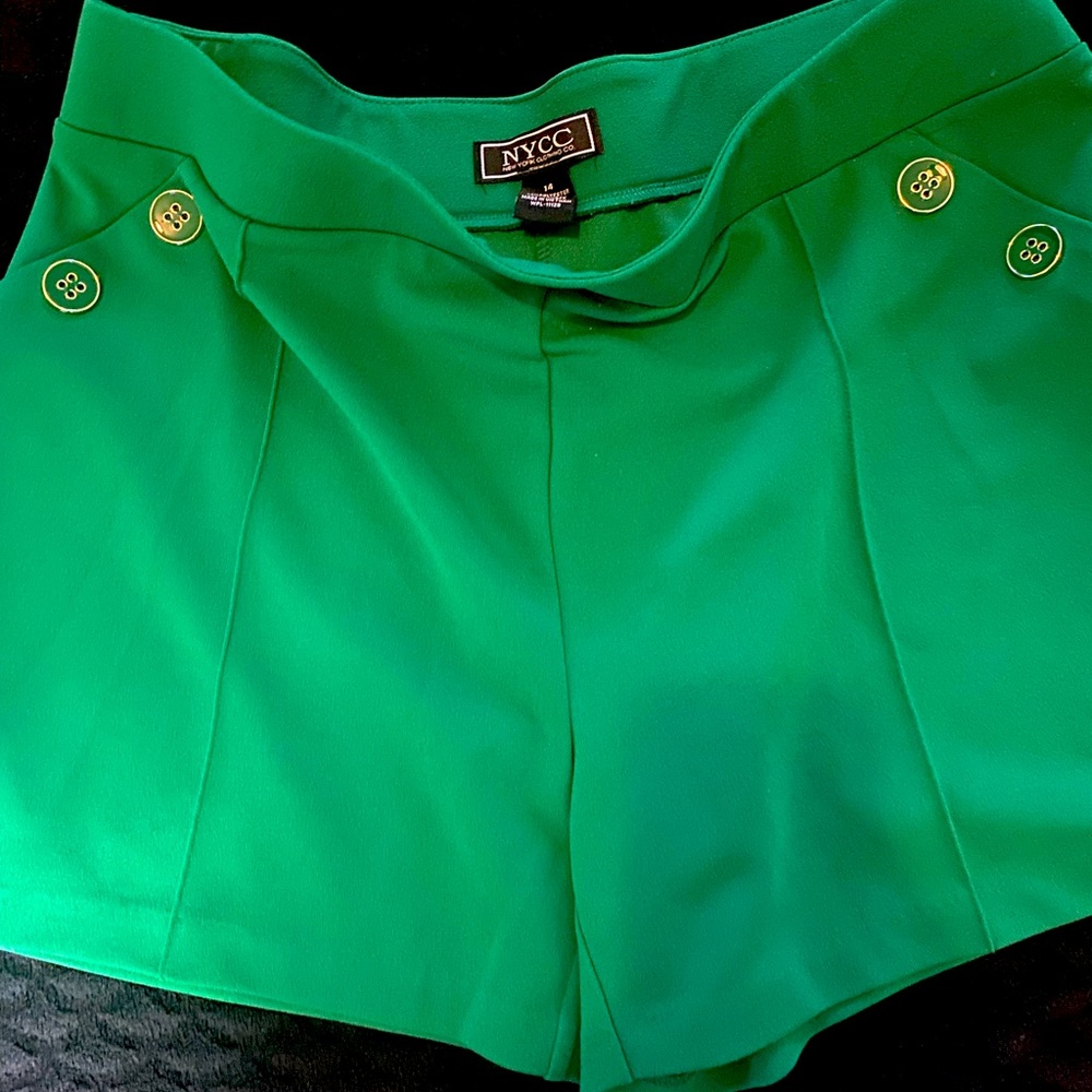 NYCC shorts green button details 14